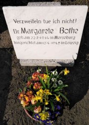 Neu gestaltete Grabplatte (FA Eimann) - Stadtfriedhof Merseburg